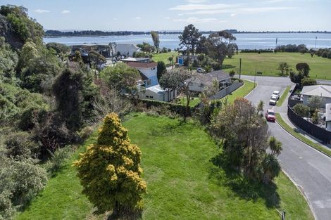 Photo of property in 8 Aratoro Place, Mount Pleasant, Christchurch, 8081