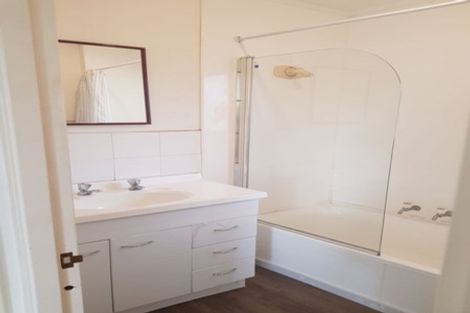 Photo of property in 2/21 Walnut Lane, Browns Bay, Auckland, 0630