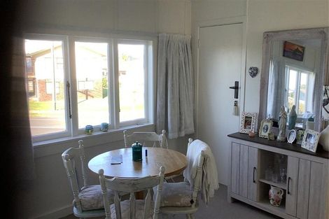 Photo of property in 8 Omokoroa Road, Omokoroa, 3114