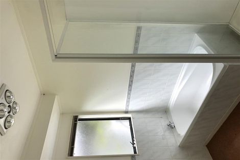 Photo of property in 16 Mallard Place, Unsworth Heights, Auckland, 0632