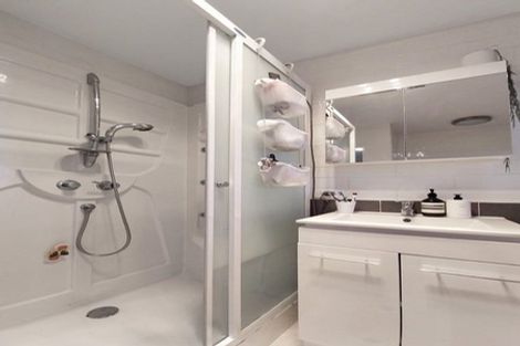 Photo of property in 2/9 Applewood Drive, Henderson, Auckland, 0612