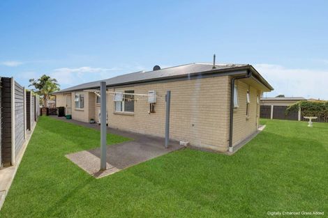 Photo of property in 12 Ruru Place, Levin, 5510
