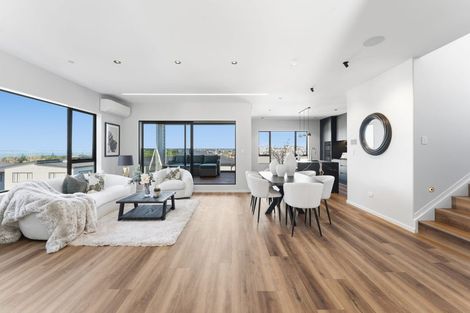 Photo of property in 25 Kumukumu Road, Long Bay, Auckland, 0630