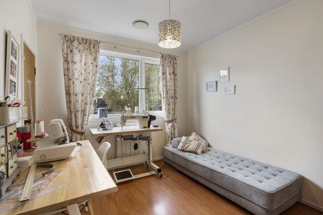 Photo of property in 22 Gwenand Place, Botany Downs, Auckland, 2010