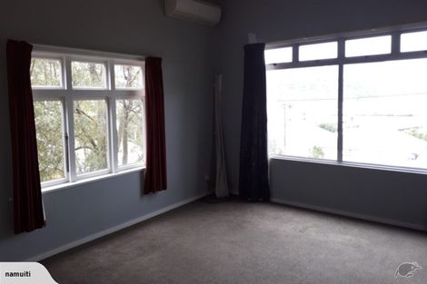Photo of property in 2 Cornwall Road, Lyttelton, 8082