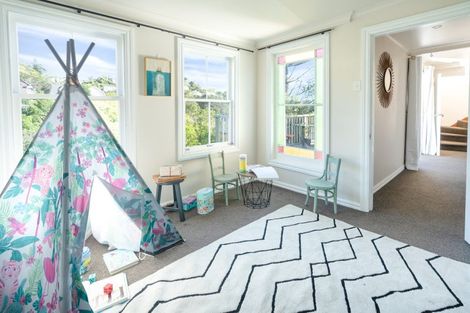 Photo of property in 58 Fairview Crescent, Kelburn, Wellington, 6012