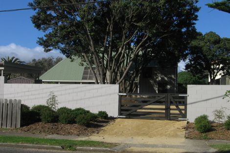 Photo of property in 84 Field Way, Waikanae Beach, Waikanae, 5036