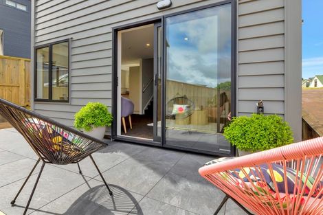 Photo of property in 84a Stewart Drive, Newlands, Wellington, 6037