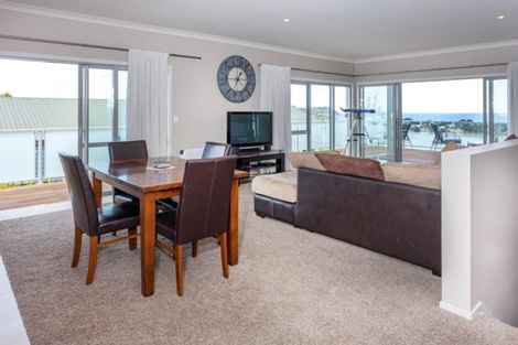 Photo of property in 6 Tairua Heights, Tairua, 3508