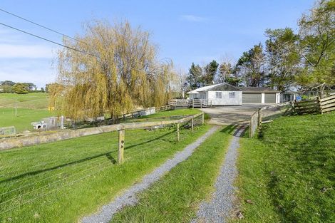 Photo of property in 141 Karioitahi Road, Waiuku, 2683