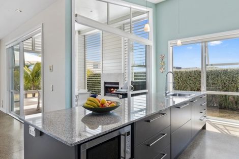 Photo of property in 15 Kewai Street, Omaha, 0986