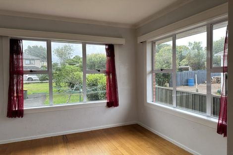 Photo of property in 16 Buscomb Avenue, Henderson, Auckland, 0610