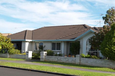 Photo of property in 2/12 Astoria Place, Northpark, Auckland, 2013