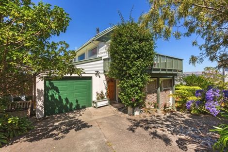 Photo of property in 10 The Track, Plimmerton, Porirua, 5026