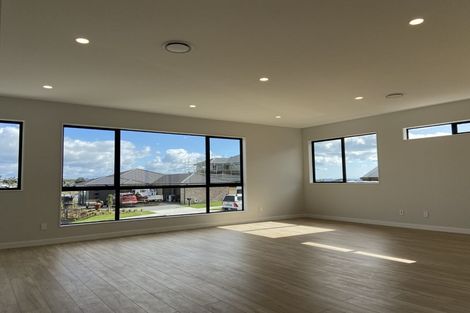 Photo of property in 35 Symes Drive, Red Beach, 0932