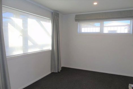 Photo of property in 17 Chetwode Grove, Newlands, Wellington, 6037
