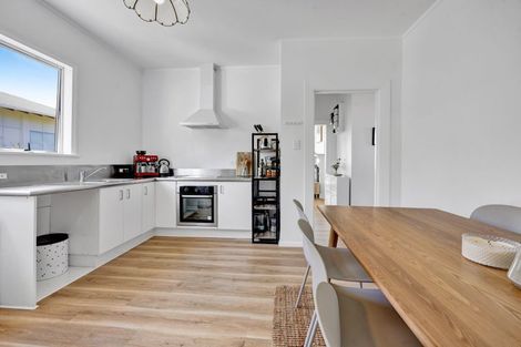 Photo of property in 9 Preston Street, Eltham, 4322