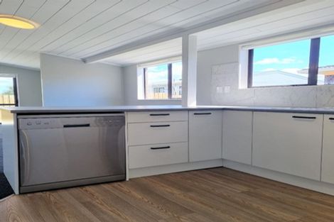 Photo of property in 4186a Great North Road, Glendene, Auckland, 0602