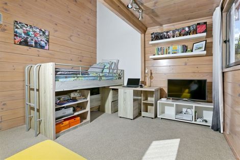 Photo of property in 2/10 Braemar Road, Castor Bay, Auckland, 0620