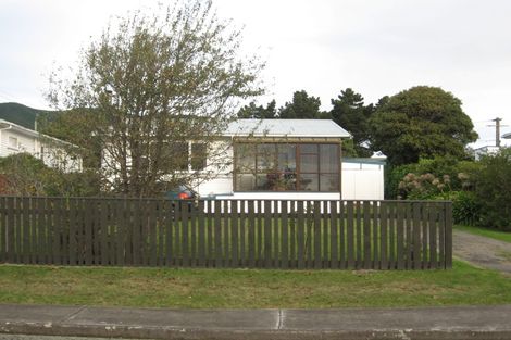 Photo of property in 48 Kaitawa Crescent, Paraparaumu, 5032