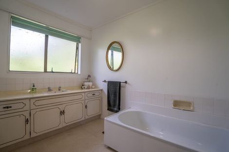 Photo of property in 1 Brasenose Place, Tawa, Wellington, 5028