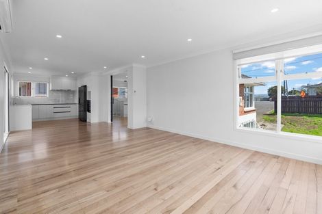 Photo of property in 514a Blockhouse Bay Road, Blockhouse Bay, Auckland, 0600
