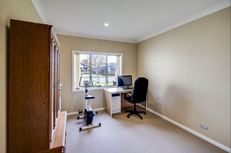 Photo of property in Heynes Place, 11 Heynes Place, Clive, 4102