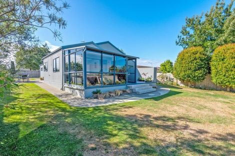 Photo of property in 3 Abby Road, Fitzherbert, Palmerston North, 4410