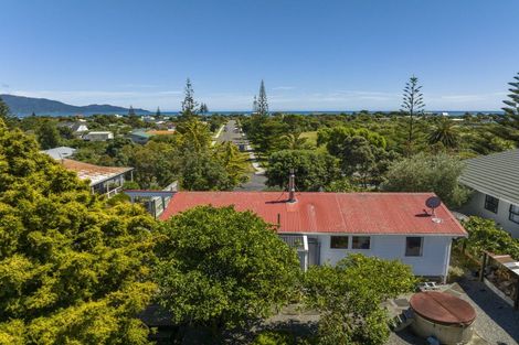 Photo of property in 42 Queens Road, Waikanae Beach, Waikanae, 5036