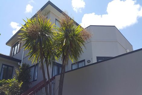 Photo of property in 43 Ribbonwood Crescent, Goodwood Heights, Auckland, 2105