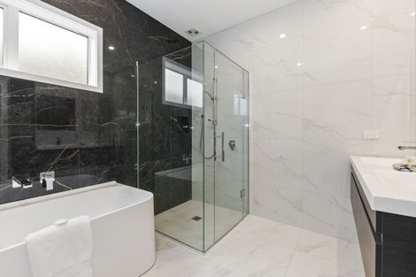 Photo of property in 2/2 Milton Road, Northcote Point, Auckland, 0627