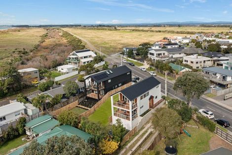 Photo of property in 1335d Papamoa Beach Road, Papamoa Beach, 3118