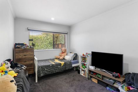 Photo of property in 2/36 Browns Bay Road, Rothesay Bay, Auckland, 0630