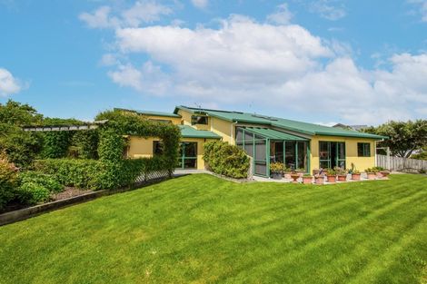 Photo of property in 48 Samwell Drive, Whitby, Porirua, 5024