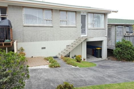 Photo of property in 2/84 Pupuke Road, Hillcrest, Auckland, 0627