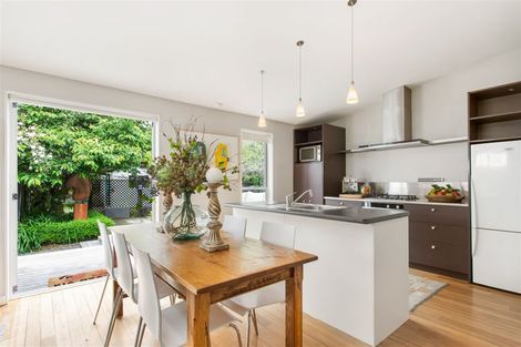 Photo of property in 216 Springfield Road, St Albans, Christchurch, 8014