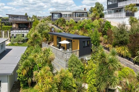 Photo of property in 37 Long Street, Raglan, 3225