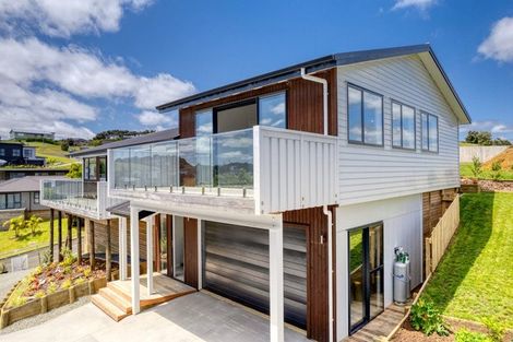 Photo of property in 77 Stratford Drive, Cable Bay, 0420