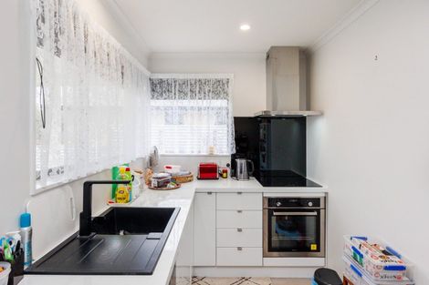 Photo of property in 17 Thomson Street, West End, Palmerston North, 4412