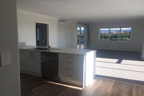 Photo of property in 10 Anglers Way, Omokoroa, 3114