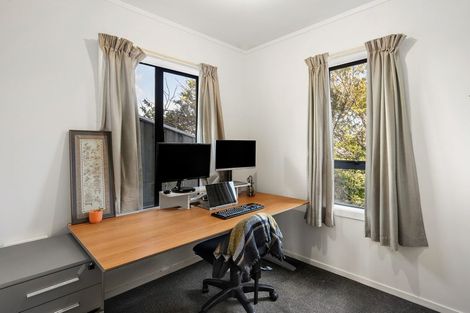 Photo of property in 60 Frobisher Street, Island Bay, Wellington, 6023