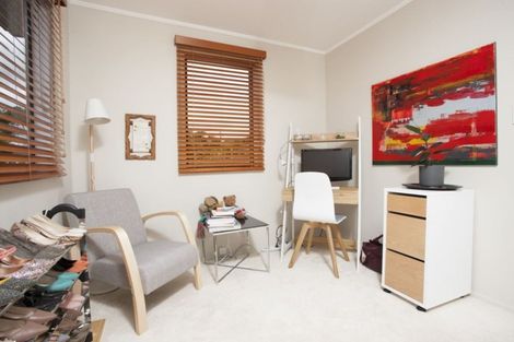 Photo of property in 33 Hobsonville Road, West Harbour, Auckland, 0618