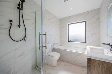 Photo of property in 50a Barbados Drive, Unsworth Heights, Auckland, 0632