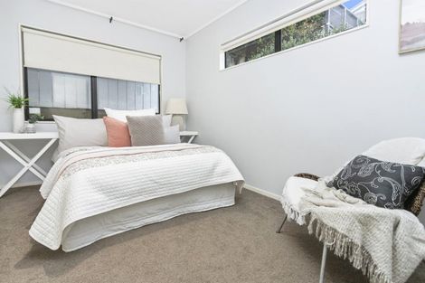 Photo of property in 92b Sandspit Road, Shelly Park, Auckland, 2014