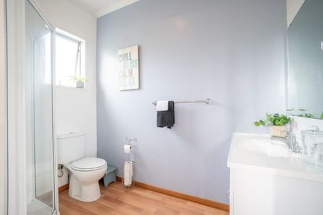 Photo of property in 28 Summerhill Drive, Fitzherbert, Palmerston North, 4410