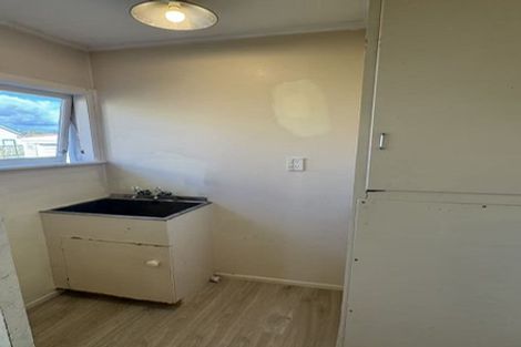 Photo of property in 21 Normandy Place, Henderson, Auckland, 0610