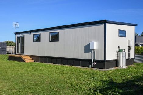 Photo of property in 52 Nash Parade, Foxton Beach, Foxton, 4815