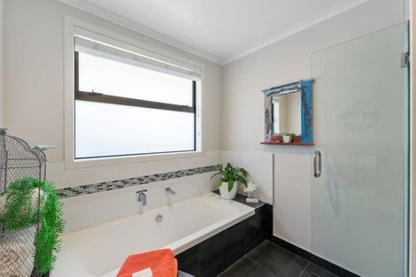 Photo of property in 9 Cassinia Close, Papamoa Beach, Papamoa, 3118