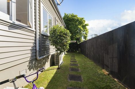 Photo of property in 2/20 Brook Street, Milford, Auckland, 0620