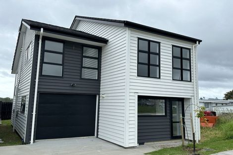 Photo of property in 4 Kaha Lane, Henderson, Auckland, 0612